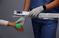 静脈可視化装置で内出血を回避